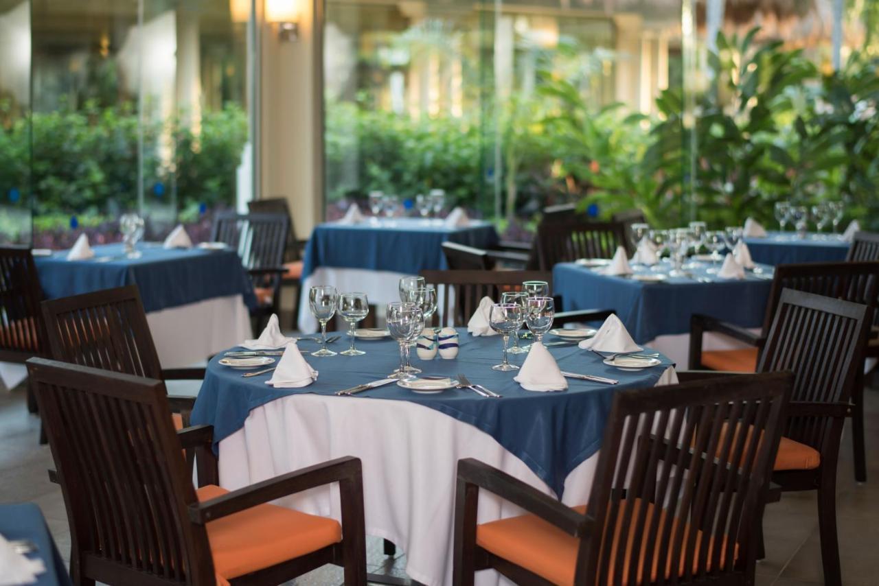Grand Sunset Princess Playa del Carmen Esterno foto Restaurant at the hotel