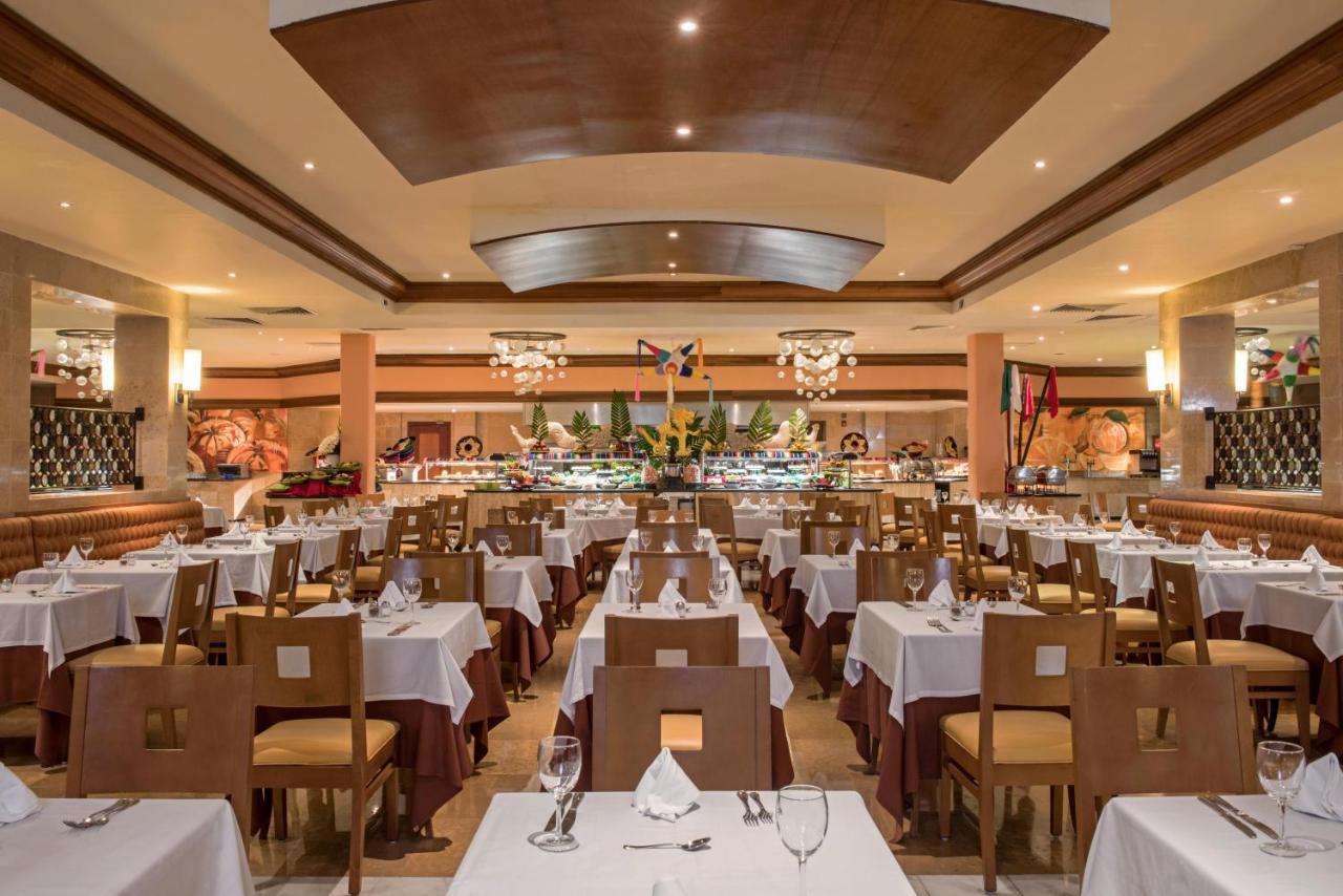 Grand Sunset Princess Playa del Carmen Esterno foto The buffet at the hotel