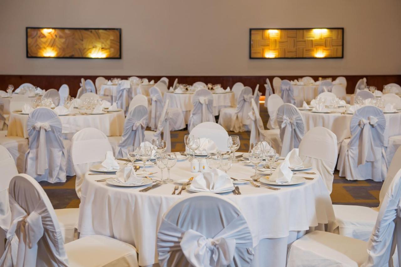 Grand Sunset Princess Playa del Carmen Esterno foto The ballroom at the hotel