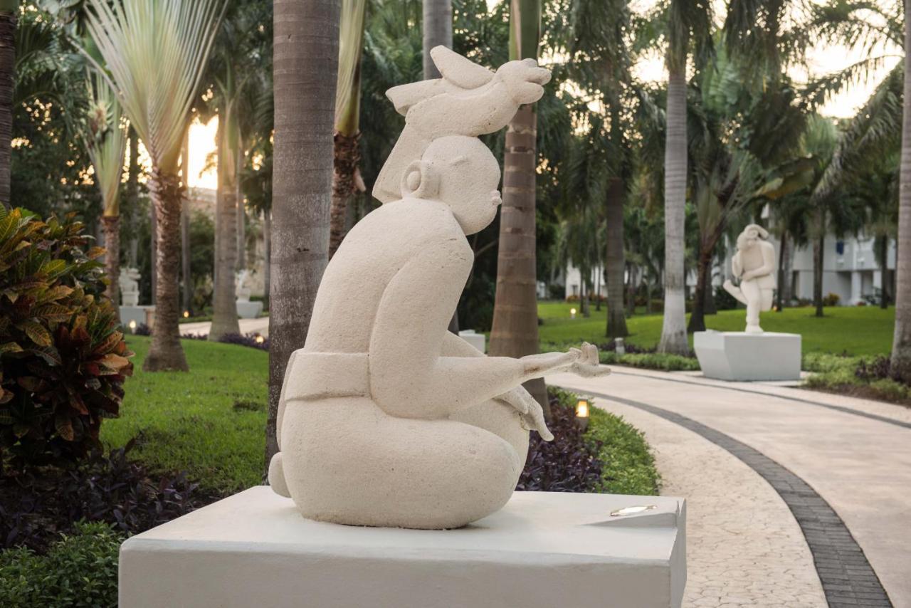 Grand Sunset Princess Playa del Carmen Esterno foto Sculpture at the Four Seasons Hotel, Miami