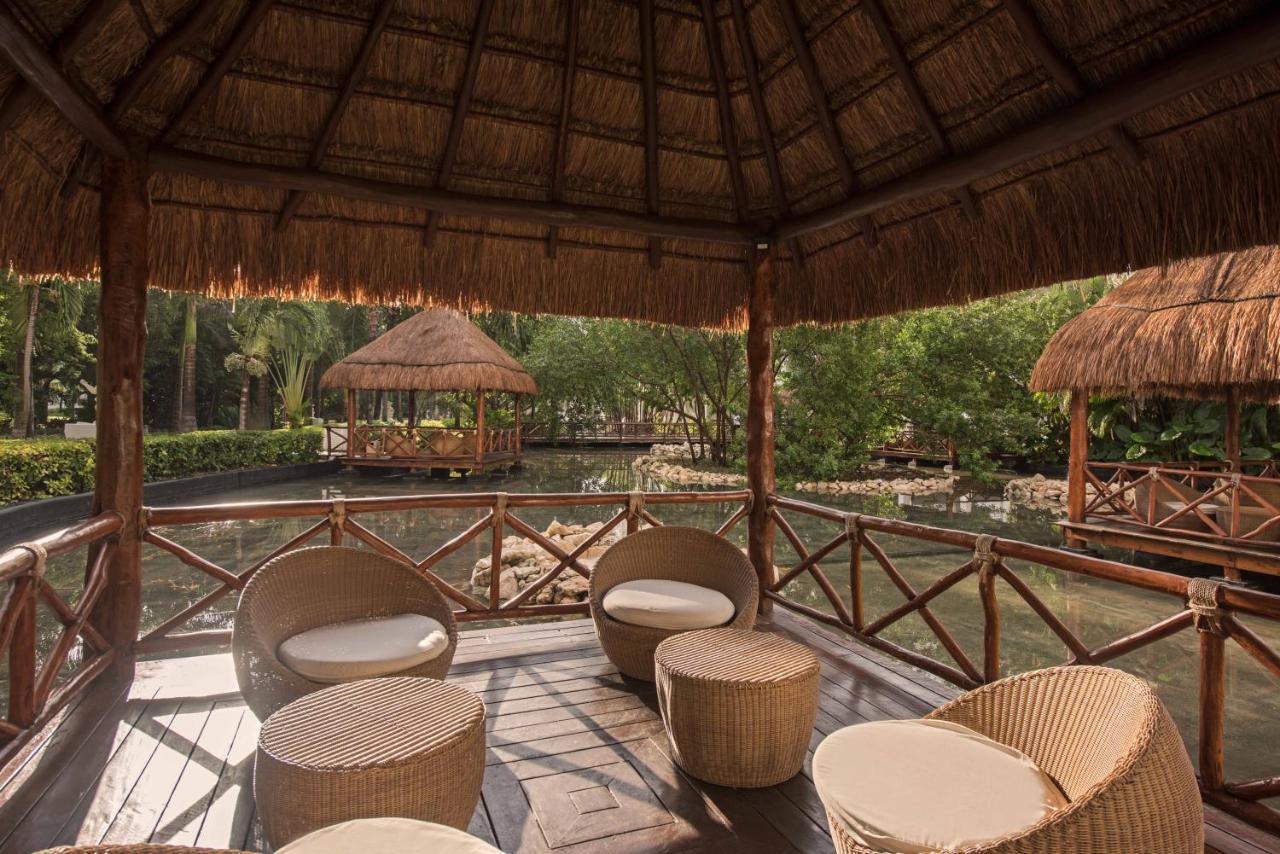 Grand Sunset Princess Playa del Carmen Esterno foto The resort's lagoon