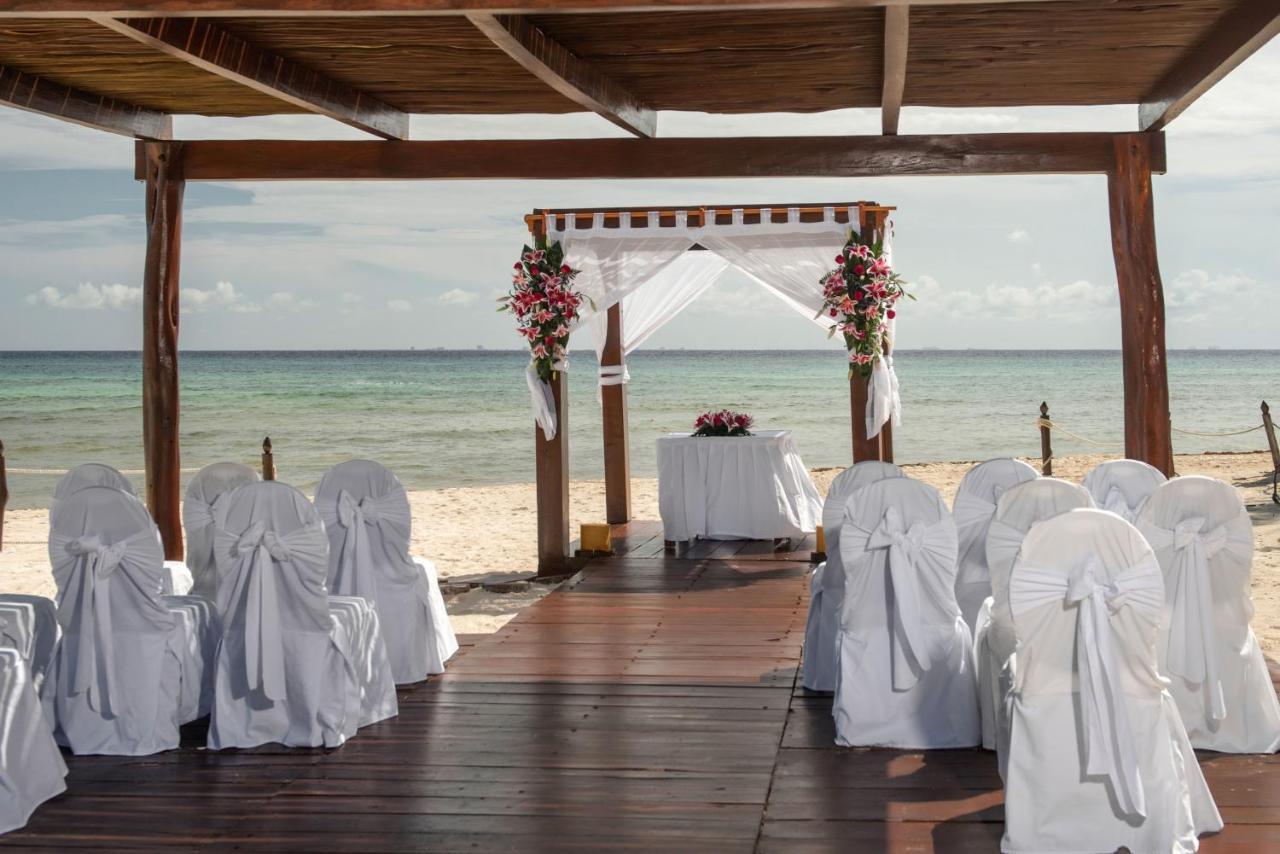 Grand Sunset Princess Playa del Carmen Esterno foto A beach wedding
