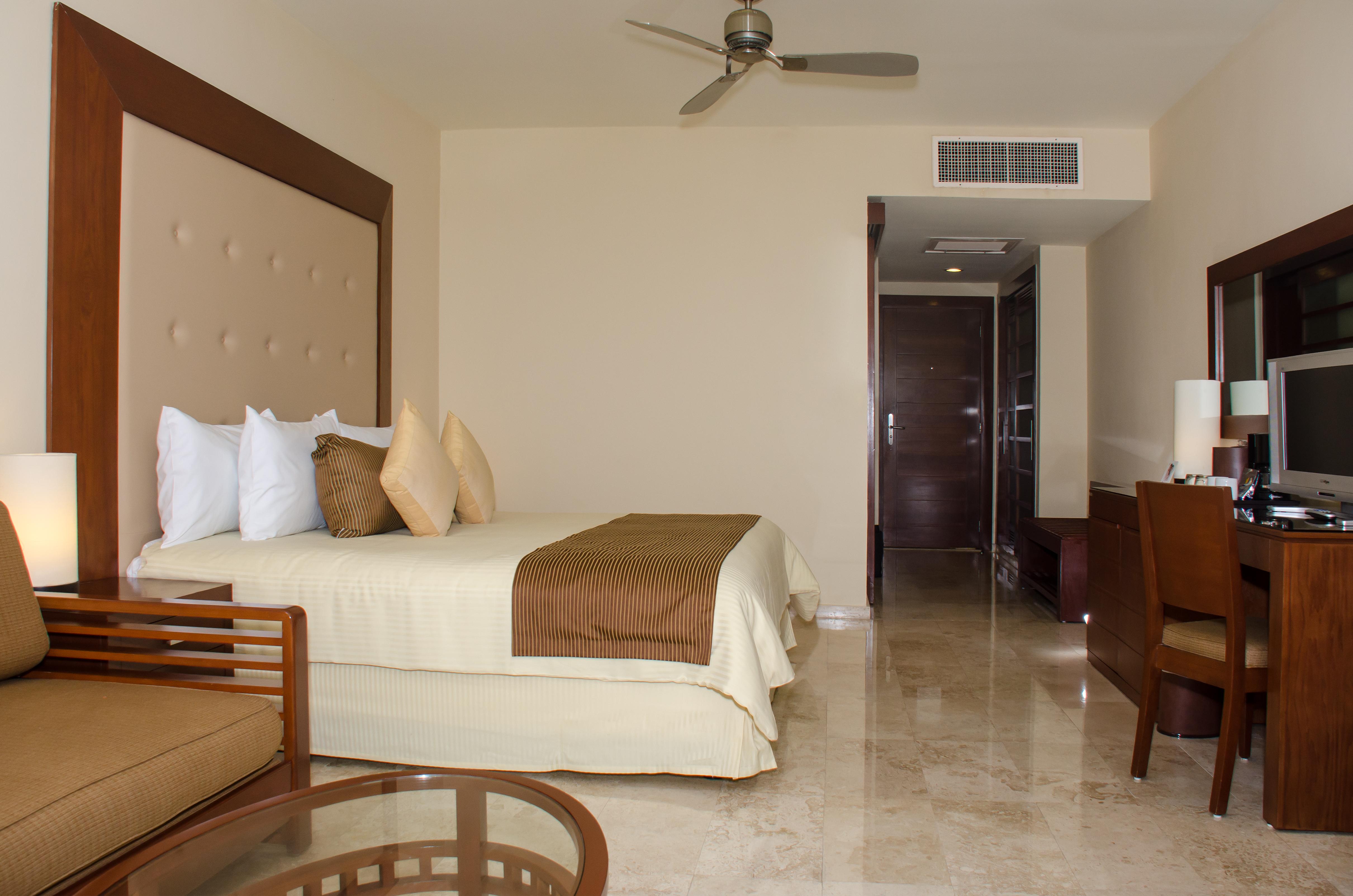 Grand Sunset Princess Playa del Carmen Esterno foto A room at the Grand at Moon Palace