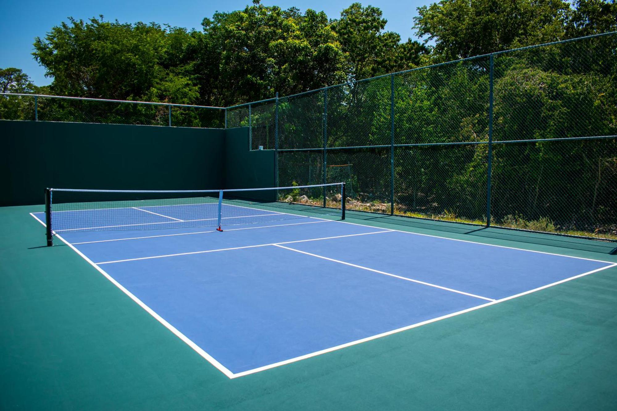 Grand Sunset Princess Playa del Carmen Esterno foto A tennis court